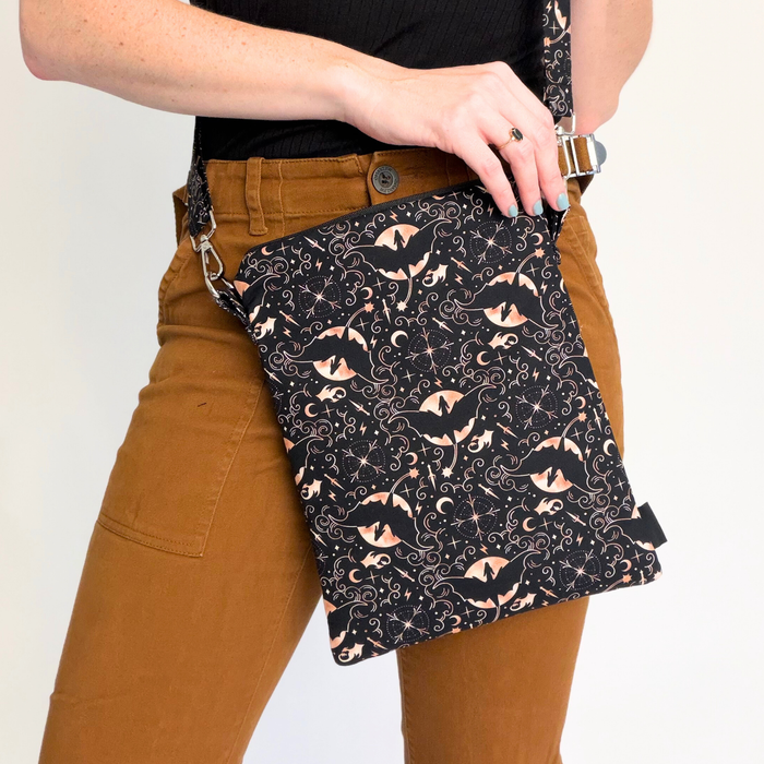 Fourth Wing crossbody sleeve - Rebecca Yarros