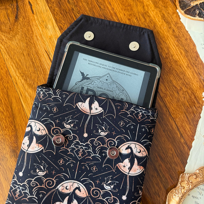 Iron Flame padded e-reader sleeve - Rebecca Yarros