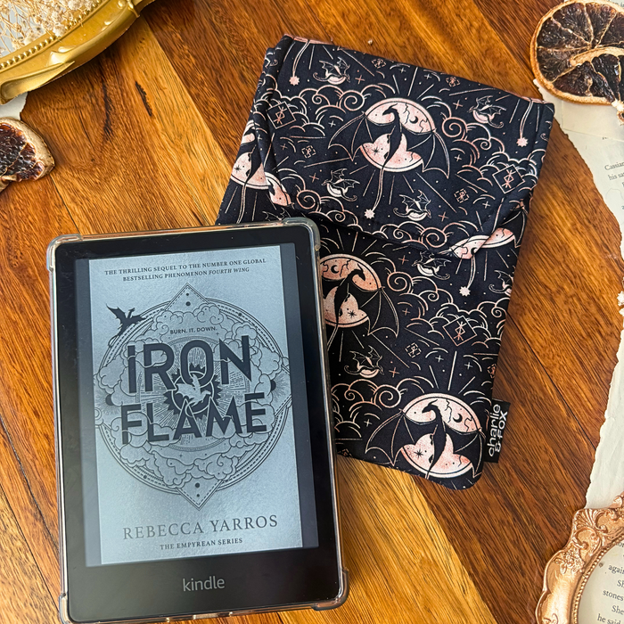 Iron Flame padded e-reader sleeve - Rebecca Yarros