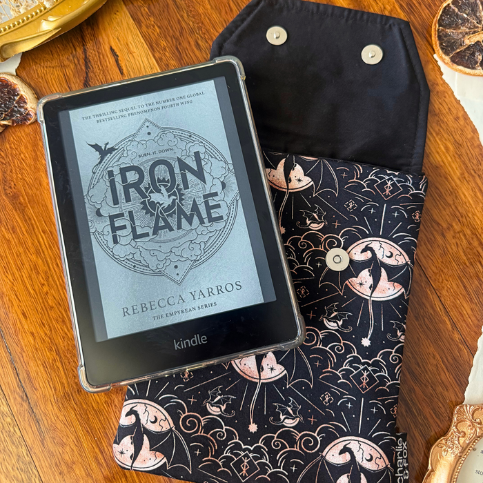 Iron Flame padded e-reader sleeve - Rebecca Yarros