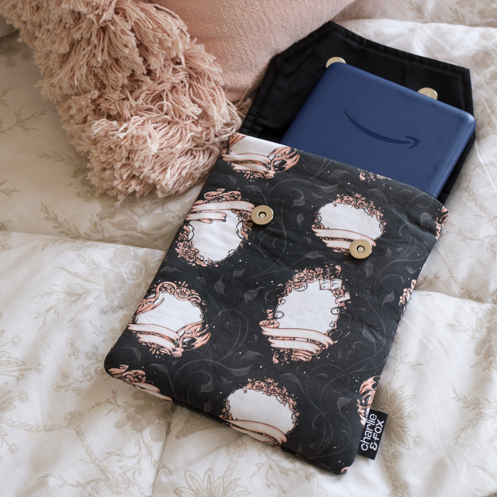 Book Signing padded e-reader sleeve