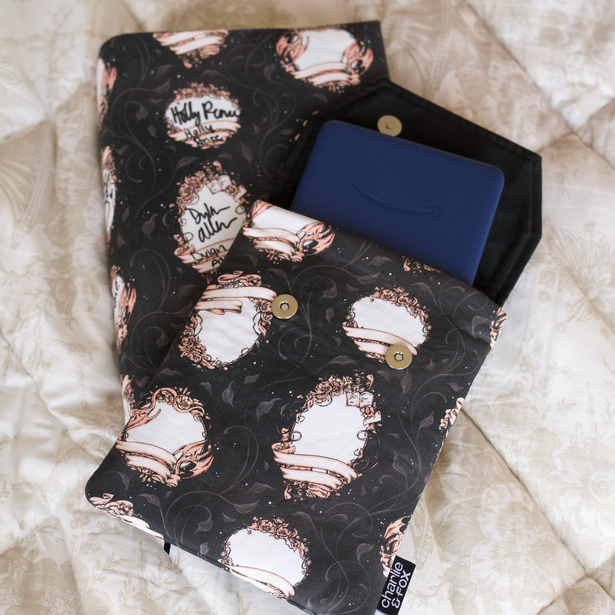 Book Signing padded e-reader sleeve