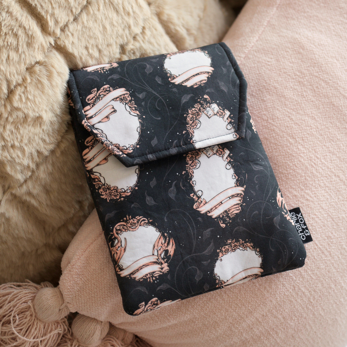 Book Signing padded e-reader sleeve