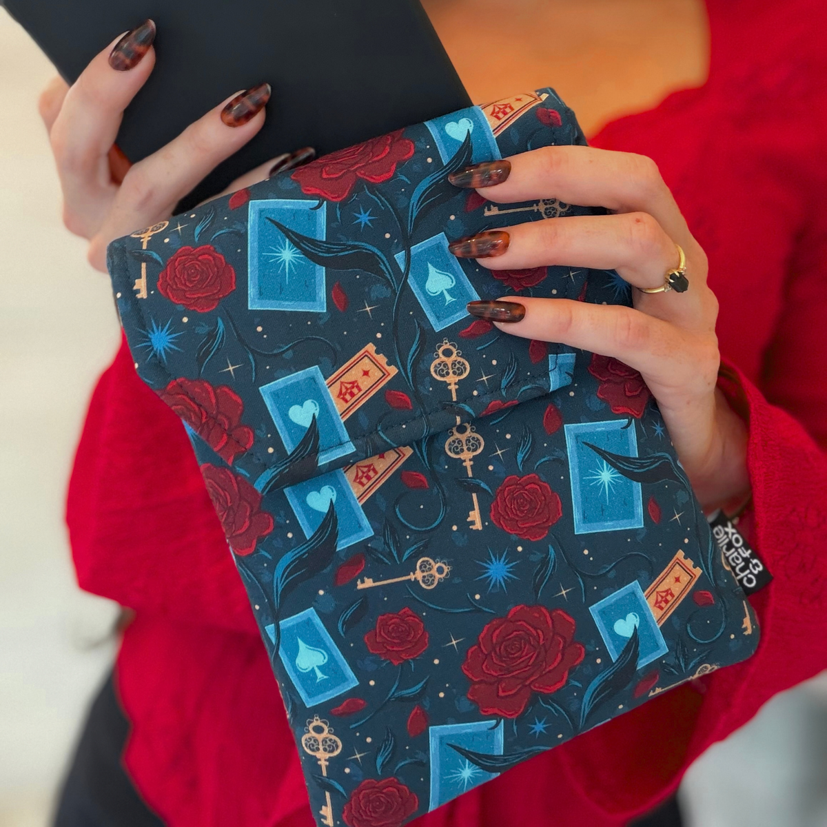 Caraval padded e-reader sleeve