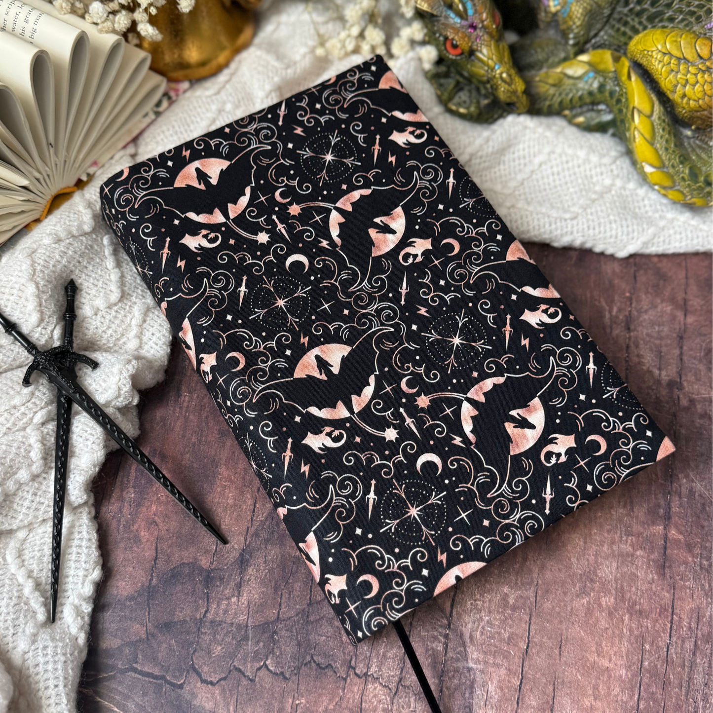Fourth Wing fabric dust jacket - Rebecca Yarros