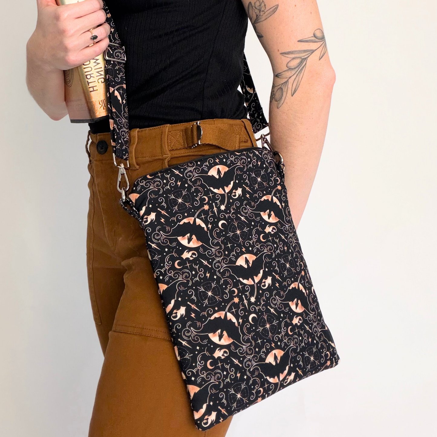 Fourth Wing crossbody sleeve - Rebecca Yarros