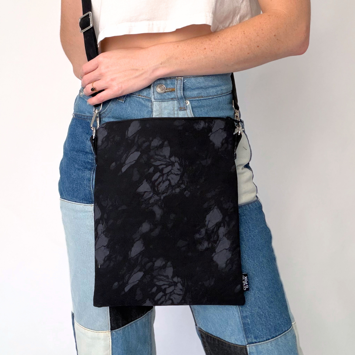 Shadow Black crossbody sleeve