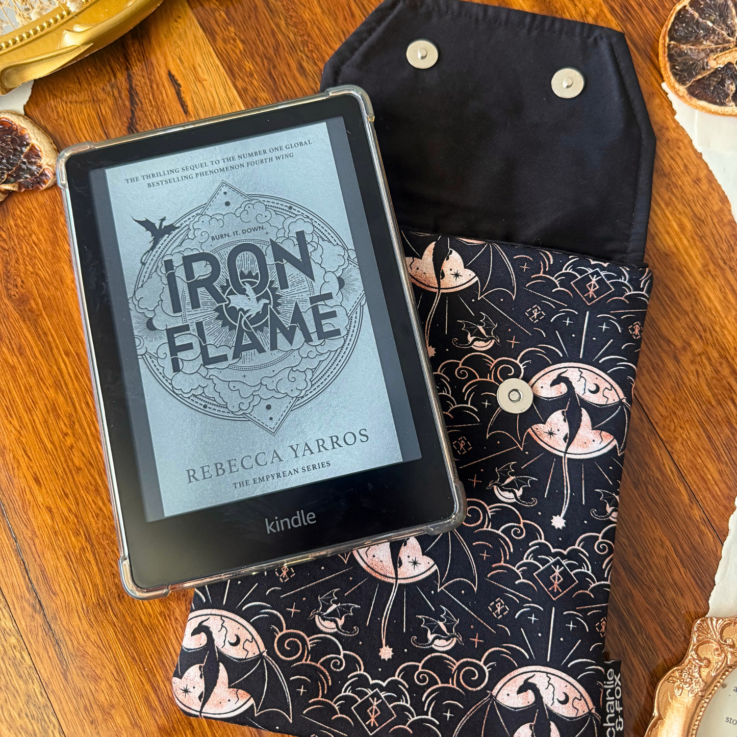 Iron Flame padded e-reader sleeve - Rebecca Yarros