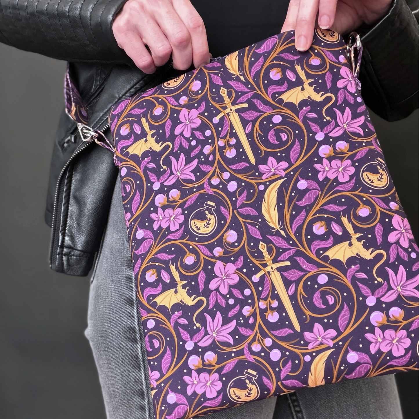 Fourth Wing Quadrants crossbody sleeve - Rebecca Yarros