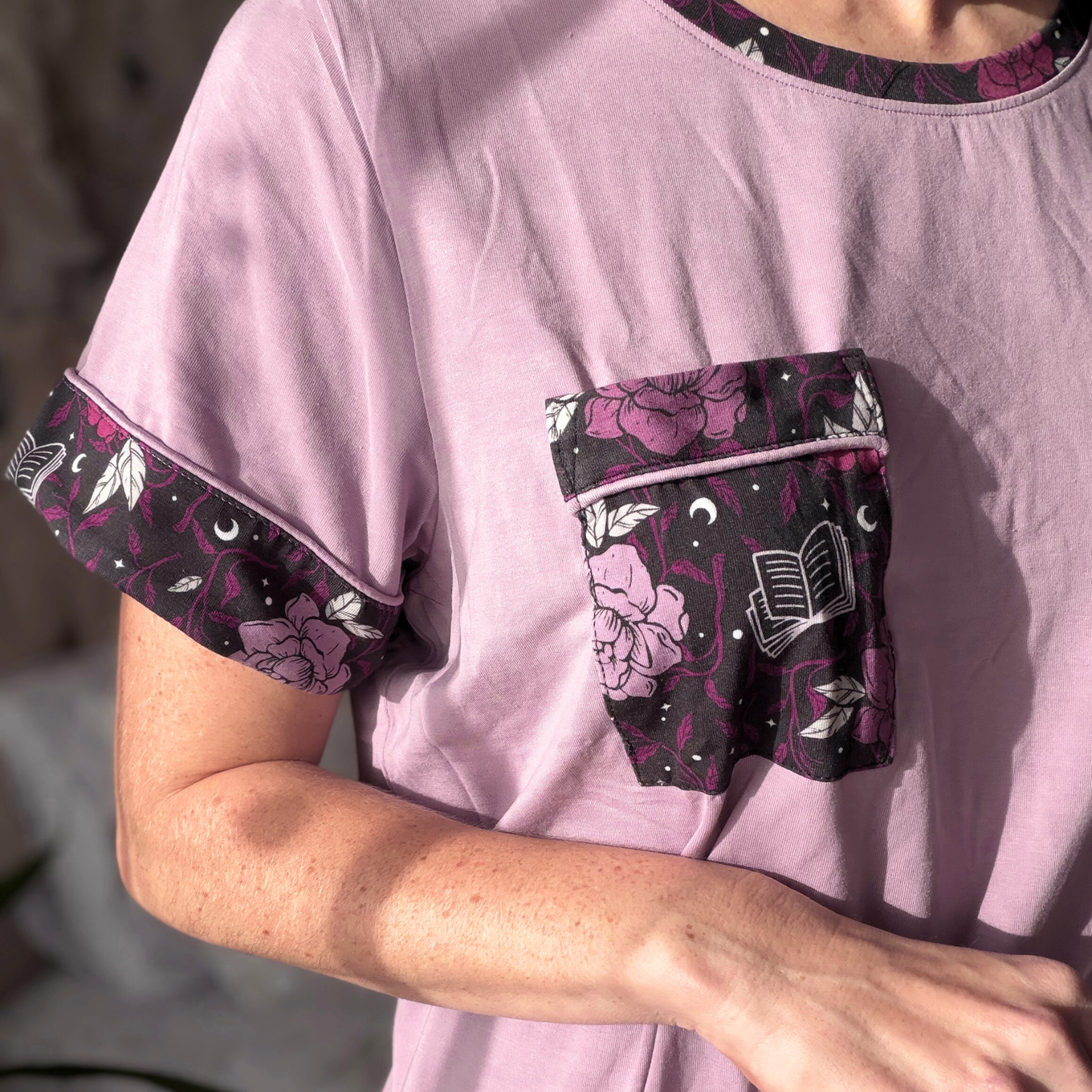 Romantasy PJ tee