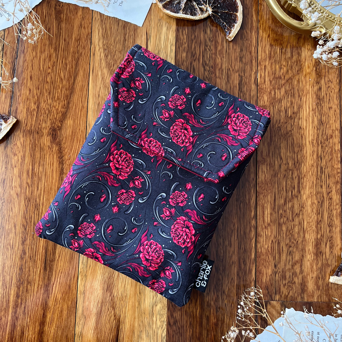 Scarlett Floral padded e-reader sleeve (Scarlett St. Clair)
