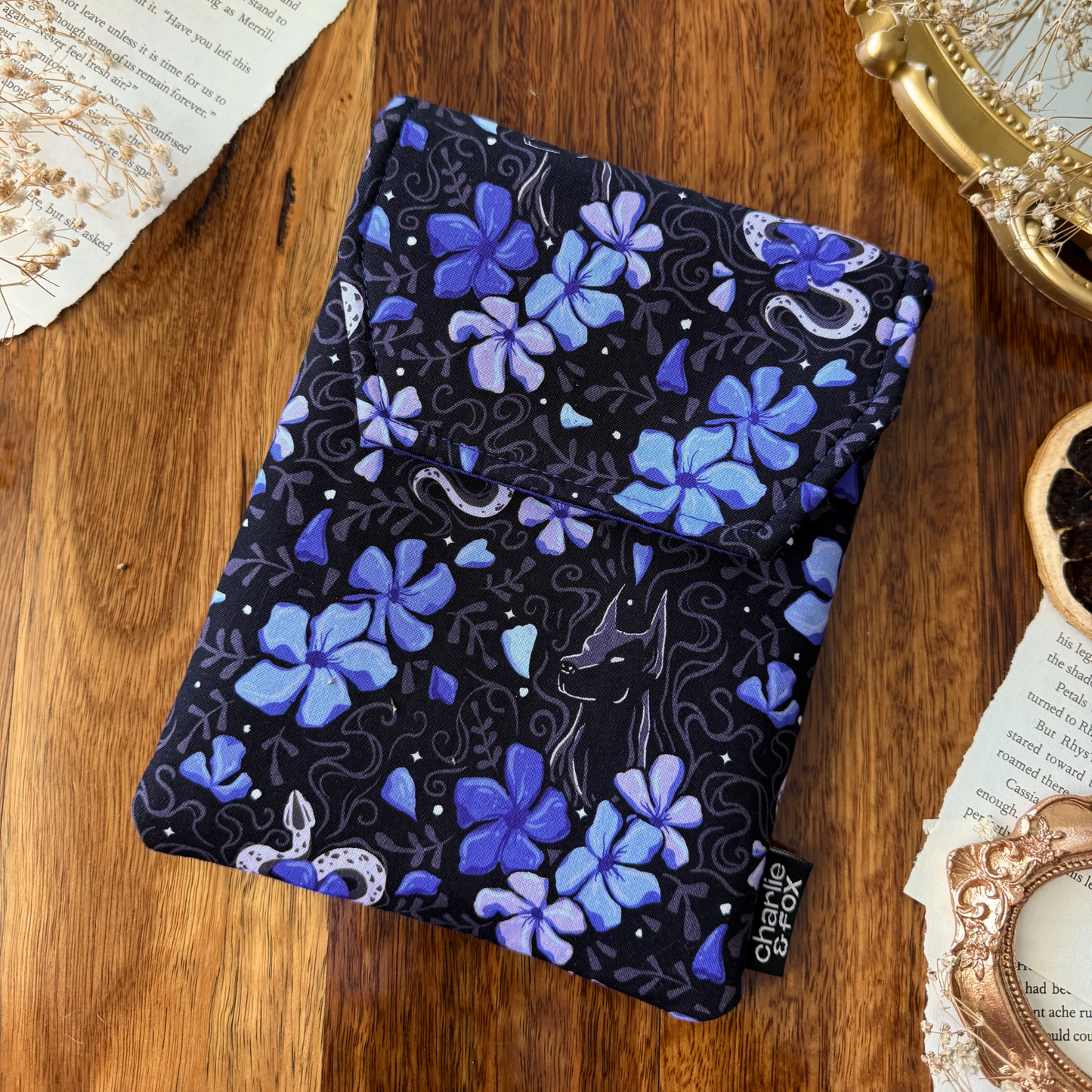 The Bonds That Tie padded e-reader sleeve - J. Bree
