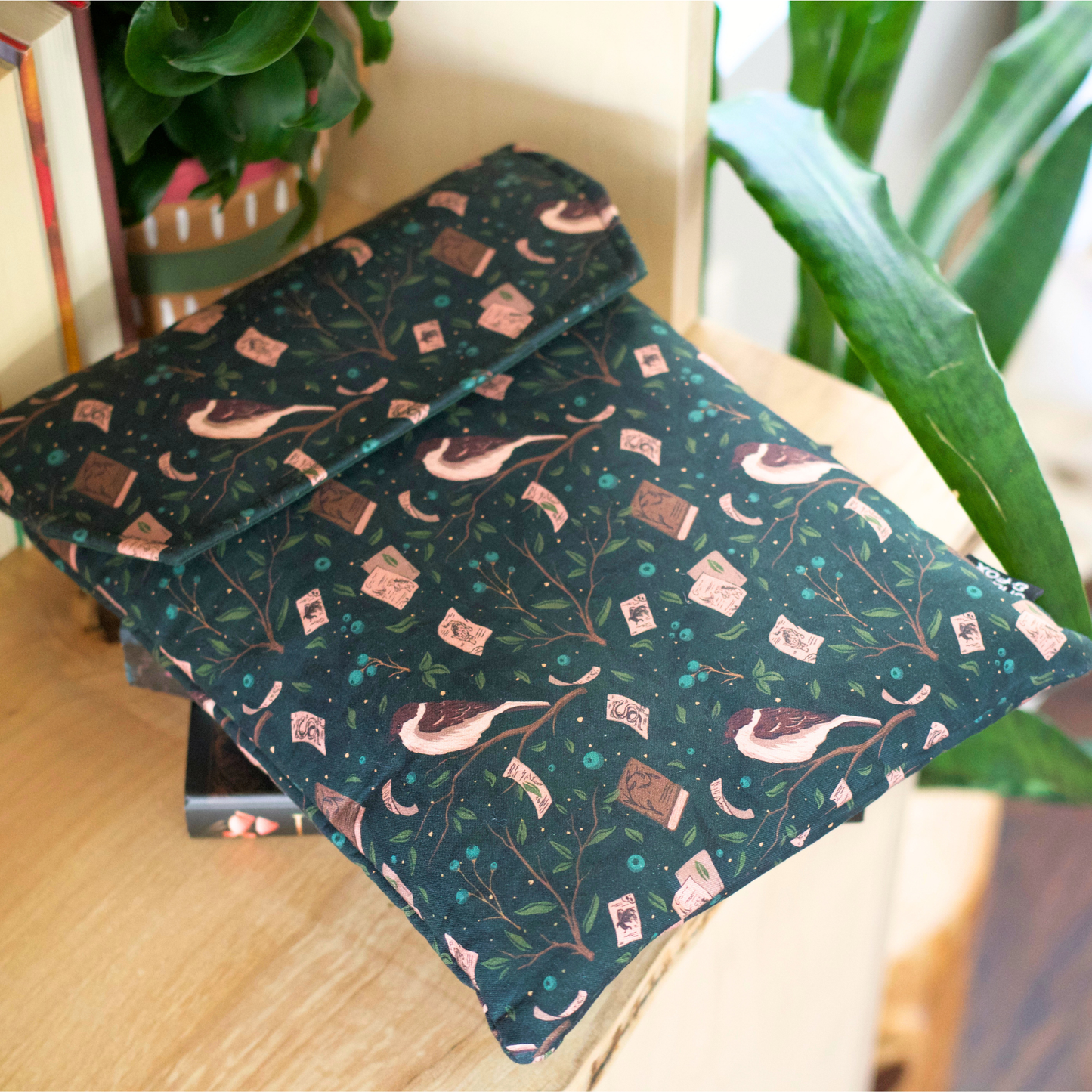 Shield of Sparrows padded book sleeve - Devney Perry