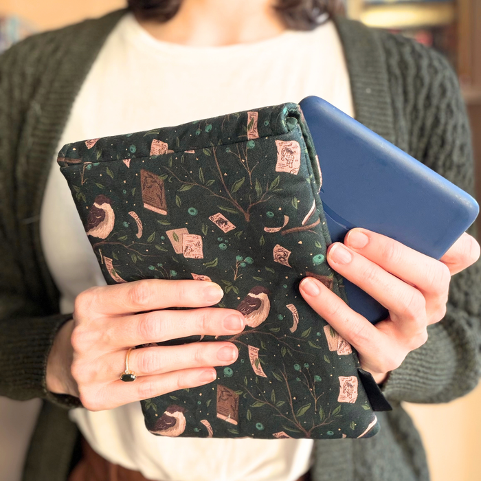 Shield of Sparrows padded e-reader sleeve - Devney Perry